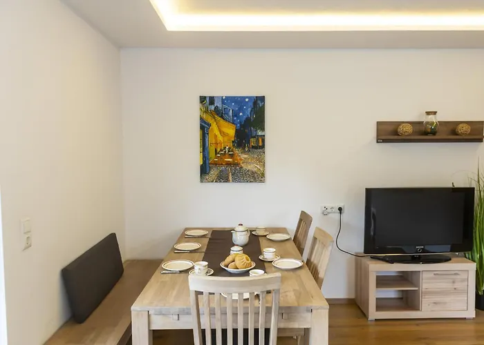 Bei Steiner アパート ヴェルグル