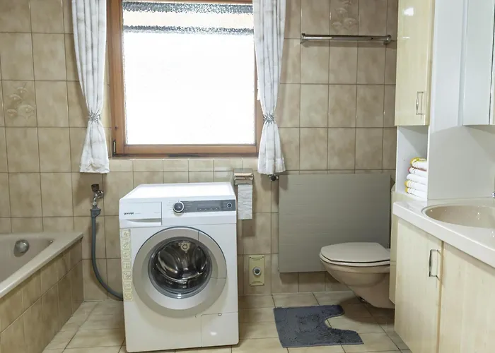 Bei Steiner アパート ヴェルグル